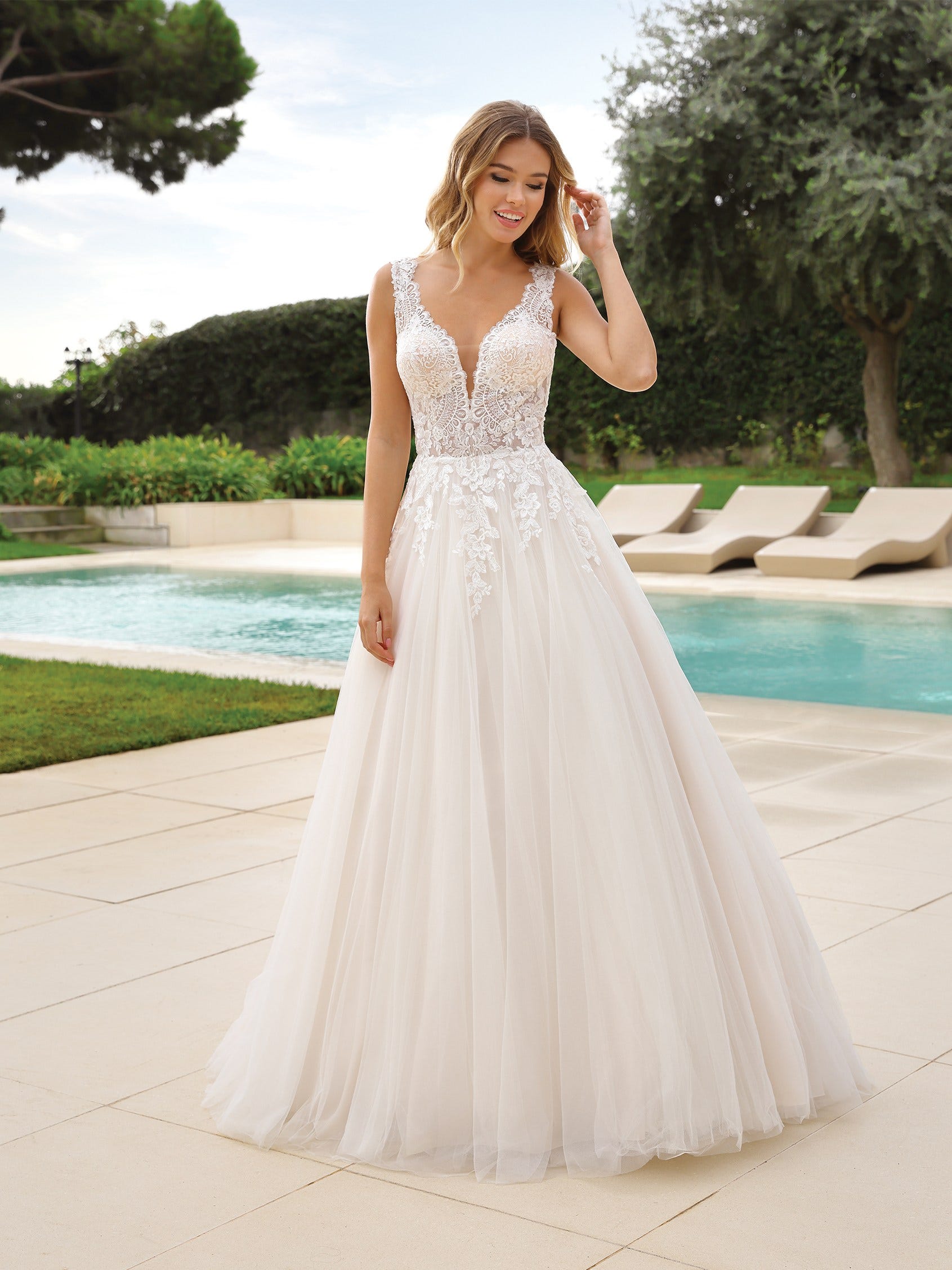 ANNAMARIA A line wedding dress with V neck Ladybird