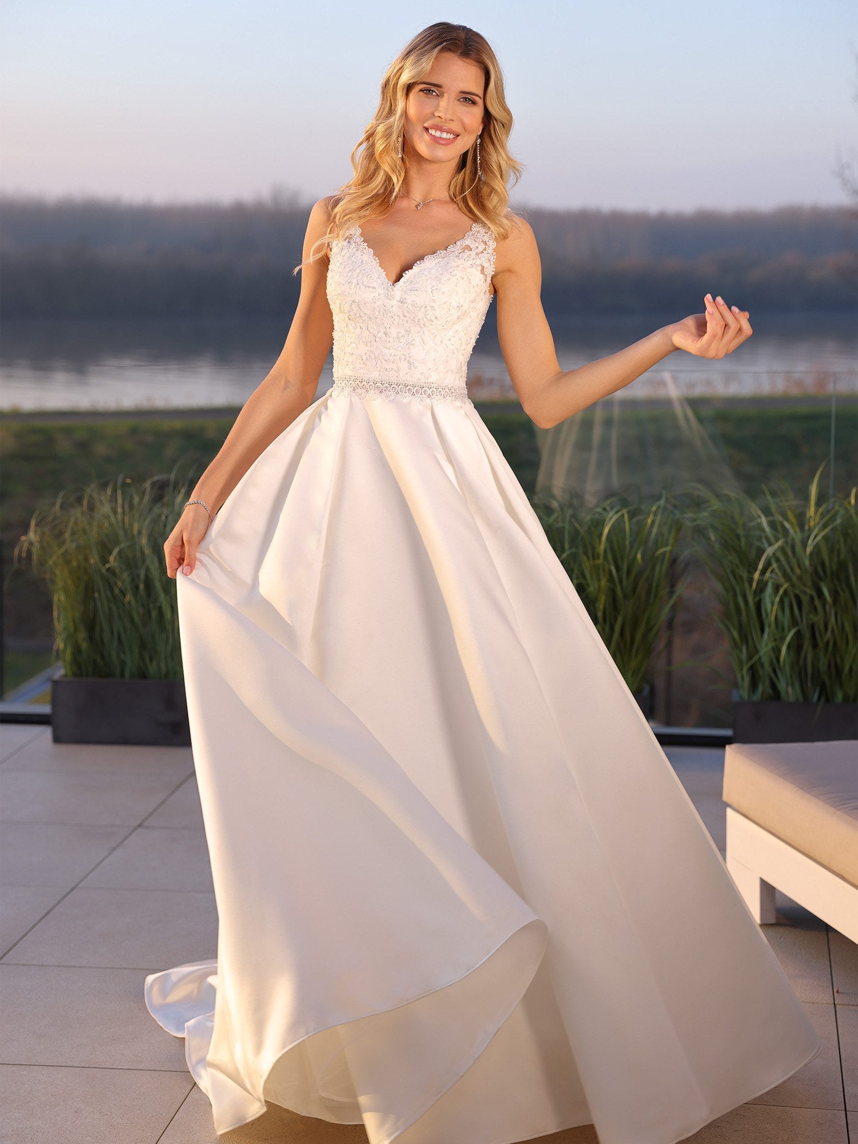 PENNY A line wedding dress with V neck Ladybird