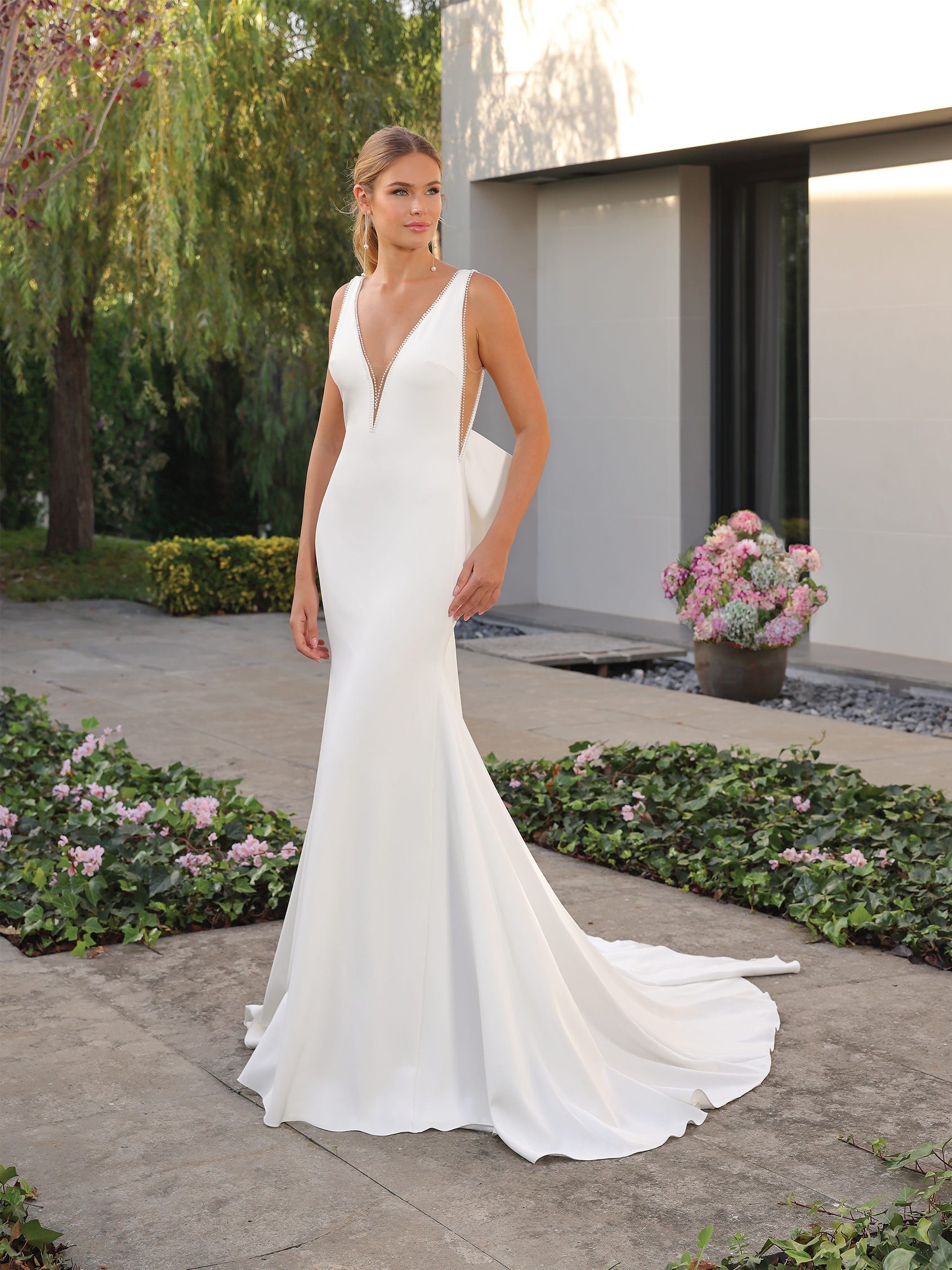 RUPIN Fit flare wedding dress with V neck Ladybird