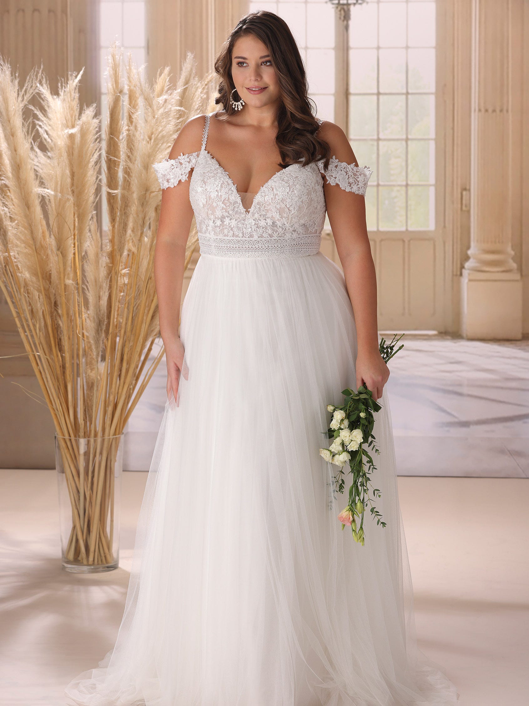 Empire style wedding 2025 dresses plus size